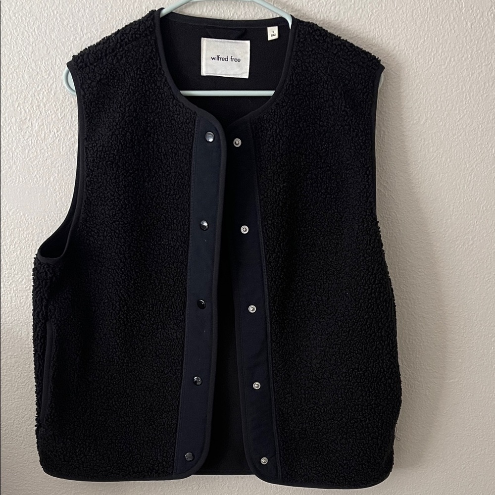 Aritzia Black Sherpa Vest